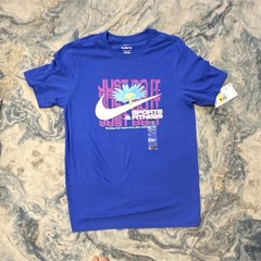 Nike The Nike Tee Men’s Blue Graphic Print Crew Neck T-Shirt, Blue Size M