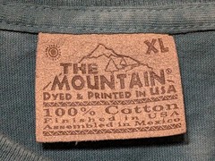 The Mountain Mens T-shirt Vintage 2002 Blue “Shark Attack” Leather Tag XL #6511