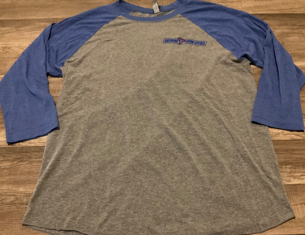 NEXT LEVEL BASEBALL RAGLAN SKYDIVING TWIN CITIES GRAPHIC ( MENS L ) HEATHER BLUE