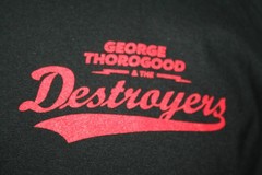 GEORGE THOROGOOD & THE DESTROYERS 40 Years Of Bad Documentary 2013 T-SHIRT L