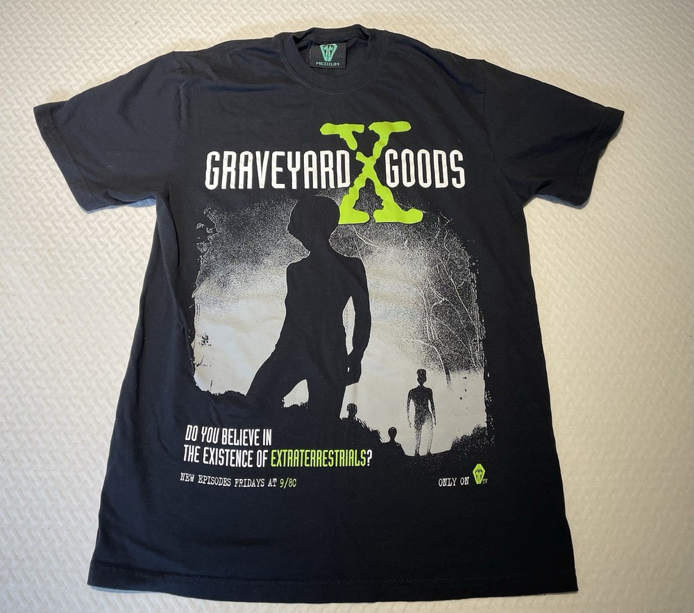 The X-Files. Graveyard Goods. Alien Shirt. M.