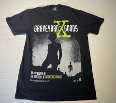 The X-Files. Graveyard Goods. Alien Shirt. M.