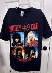Mötley Crüe – Shout At The Devil Black T-Shirt Black Rock Band – Large
