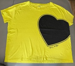 Tommy Hilfiger t-shirt yellow green large black heart graphic XL super soft