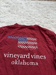 Vineyard Vines Deep Red “Oklahoma” Themed Sz. S Classic Tee. Grt. Quality