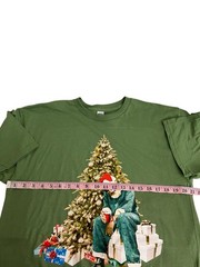 Spectra USA Apparel Men T-Shirt Size L Tired Santa Christmas Graphic Print Green