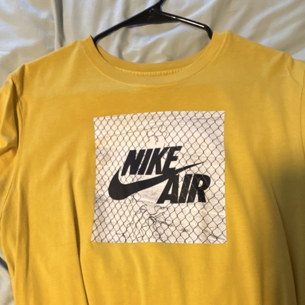 Nike Air The Nike Tee Men’s L Yellow Graphic Logo Crew Neck Short Sleeve T-Shirt