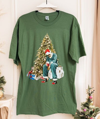Spectra USA Apparel Men T-Shirt Size L Tired Santa Christmas Graphic Print Green