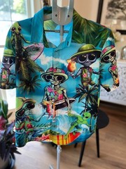 Novelty Alien Shirt Mens XL Party Hawaiian Button Up Casual Short Sleeve Graphic