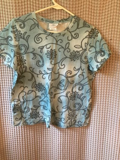 HOT COTTON short sleeve T-Shirt Blue black design Size M 100% cotton NEVER WORN
