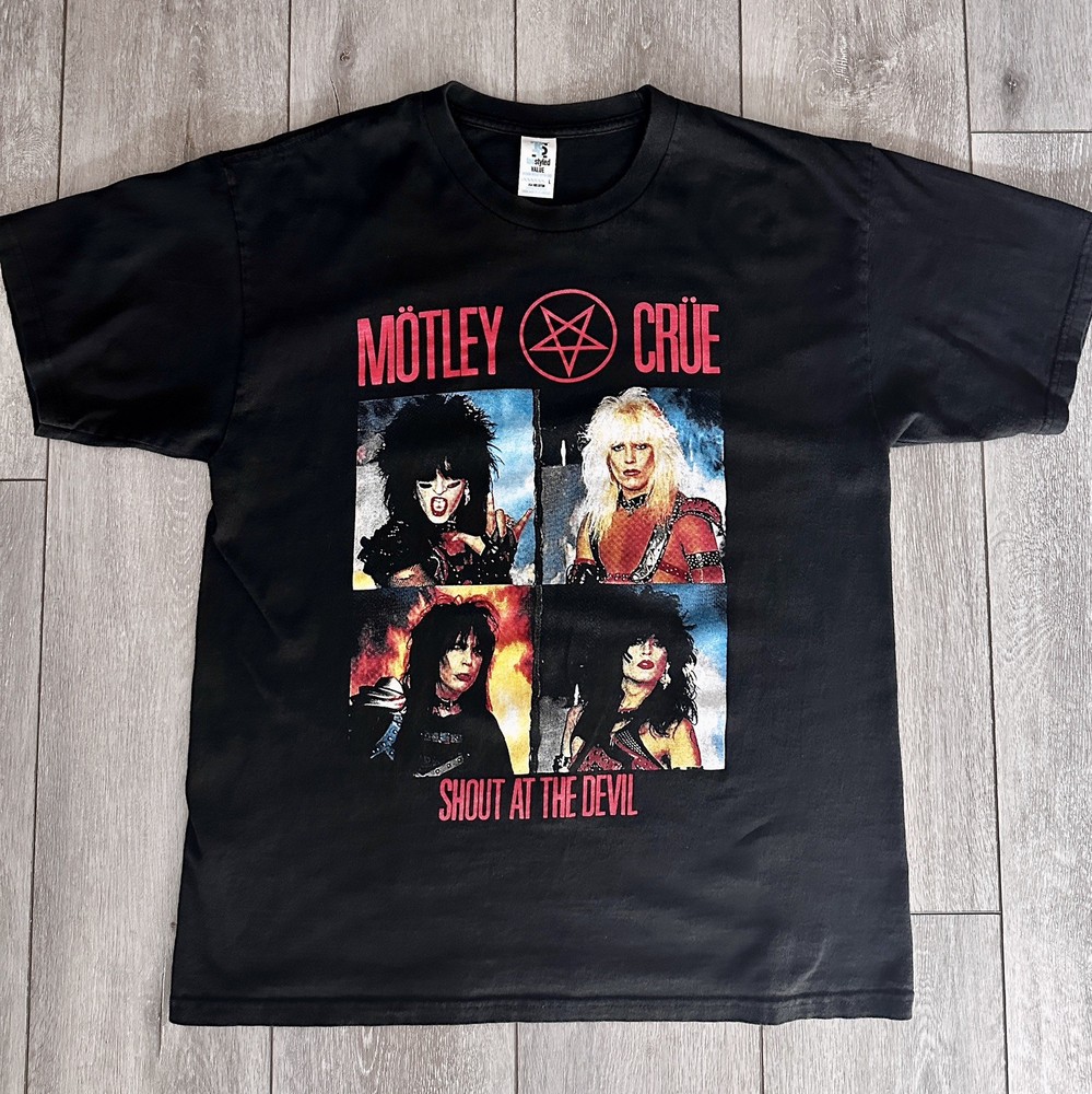 Mötley Crüe – Shout At The Devil Black T-Shirt Black Rock Band – Large