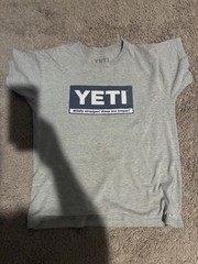 YETI Men’s Gray Cotton Knit Crew Neck Short Sleeve Logo Graphic Tee Size M