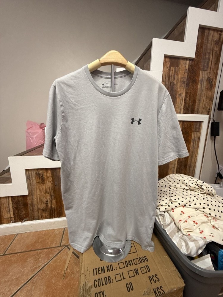Under Armour Men’s Sportstyle Left Chest Lockup Short Sleeve T-Shirt