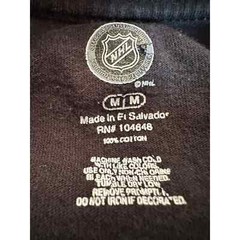 NHL Sz M 100% Cotton Chicago Black Hawks Hockey Team Shirt Black *Tiny Flaw*