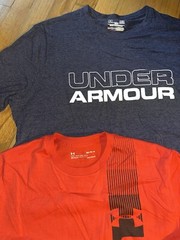Mens 2 Under Armor Red & Navy blue T-Shirts Heat Gear Loose Size M EUC